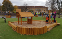 Robinia sandkasse med lekehus 